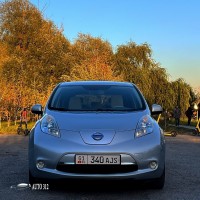 Nissan Leaf, 2011