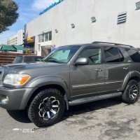 Toyota Sequoia, 2004